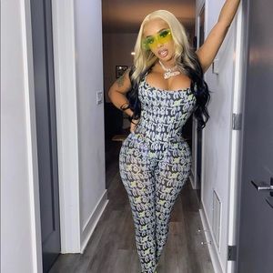 Graffiti set , worn once